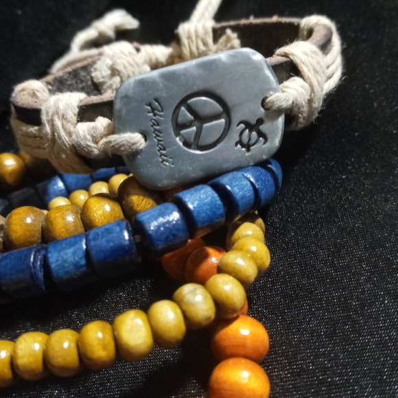 Multi color wooden beaded Expandable & Hawaii leather slide bracelet - Picture 3 of 3